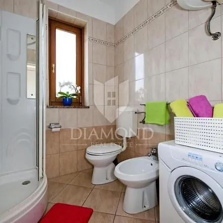 Santa Eufemia 10min Walk To City & Free Garage Parking Appartement