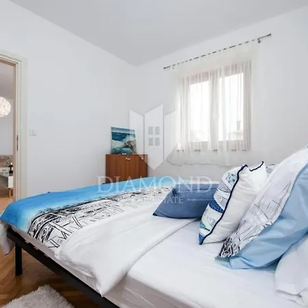 Santa Eufemia 10min Walk To City & Free Garage Parking Apartament *