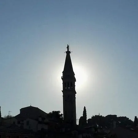 Santa Eufemia 10min Walk To City & Free Garage Parking Apartament *